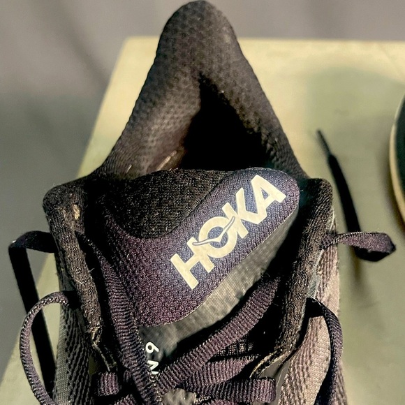 HOKA Clifton 9 Women’s Running Shoes - Black/White - Women’s Size 9.5 B - Picture 7 of 9